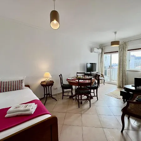 Vintage With Pool By Homing Apartment