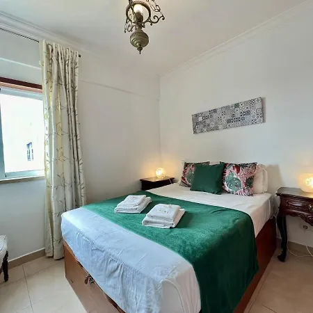 Vintage With Pool By Homing Apartment